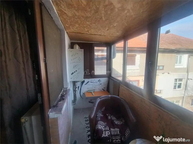 Apartament cu 3 camere decomandat în Caransebeș