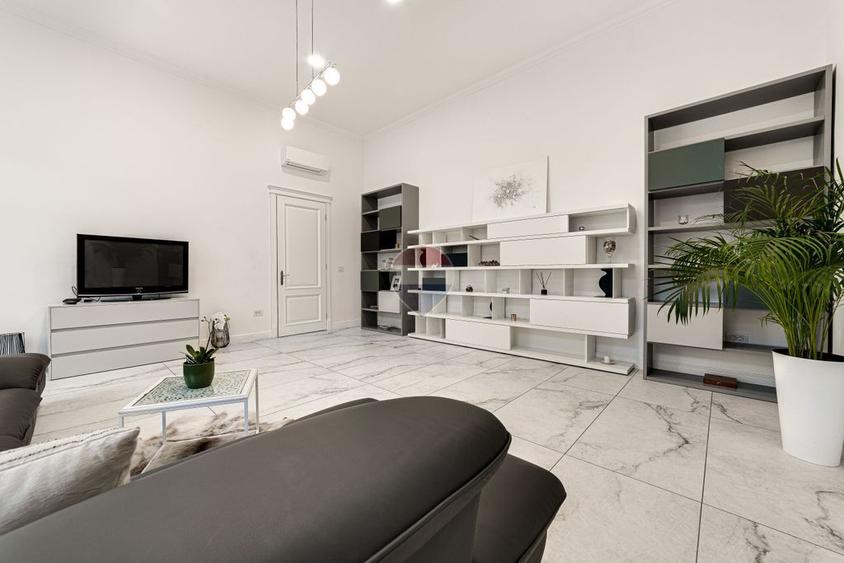 Apartament cu 3 camere semidecomandat, mobilat în Ultracentral