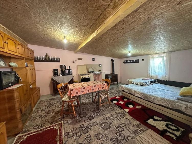 Casă cu 5 camere cu Teren 1500 Mp în Doclin