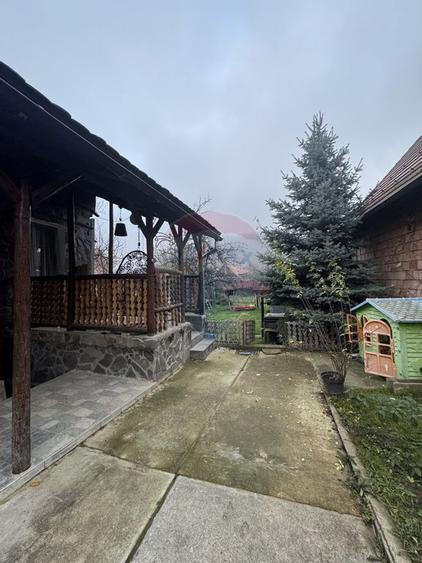 Casă cu 2 camere cu Teren 758 Mp în Ațel