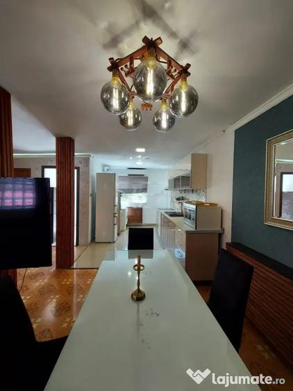 Apartament cu 3 camere semidecomandat în Vitan