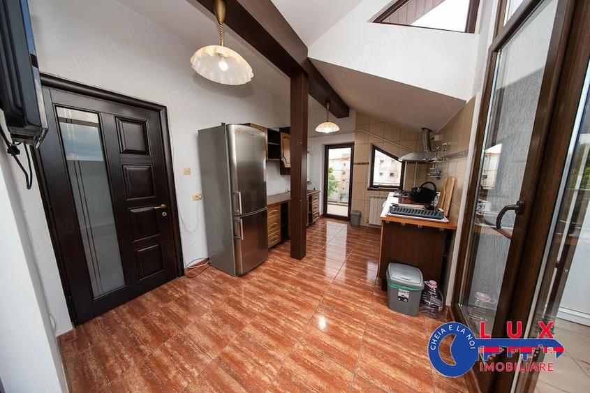 Apartament cu 3 camere decomandat în Neptun