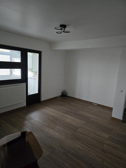 Vand apartament 2 camere - zona Hotel Select - 1