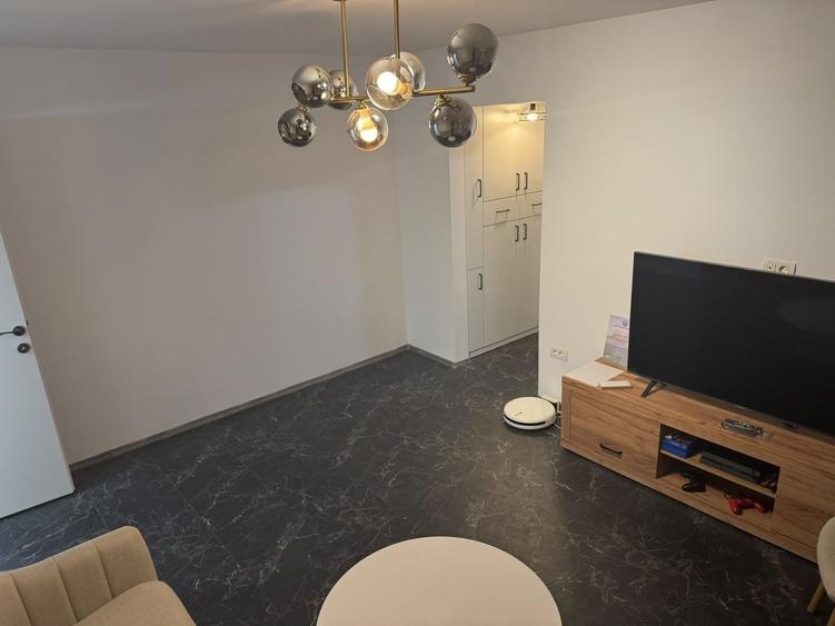 Apartament cu 3 camere decomandat, mobilat în Berceni