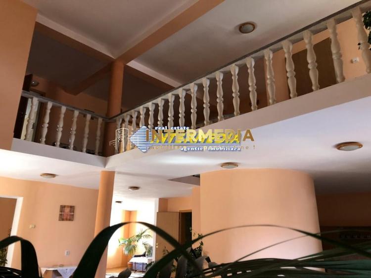 Casă individuală cu 6 camere cu Canalizare în Cetate