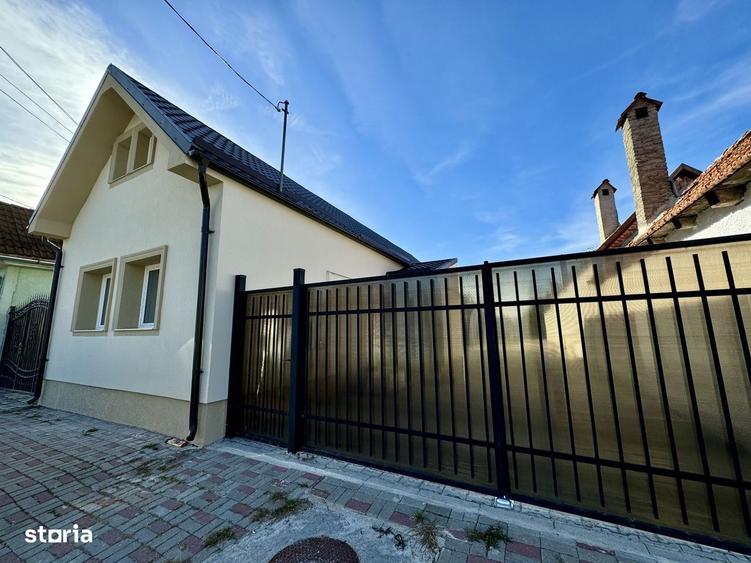 Casă cu 3 camere cu Canalizare în Central