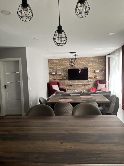 Apartament cu 4 camere decomandat în Central