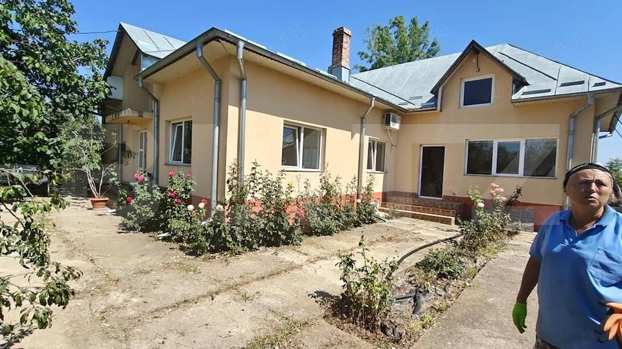 Casă cu Teren 2200 Mp în Dobra