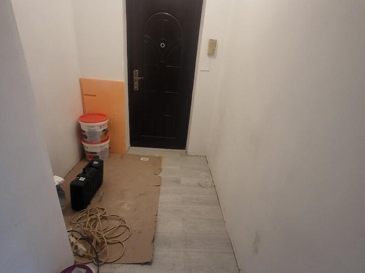Apartament cu 3 camere decomandat în Drumul Taberei