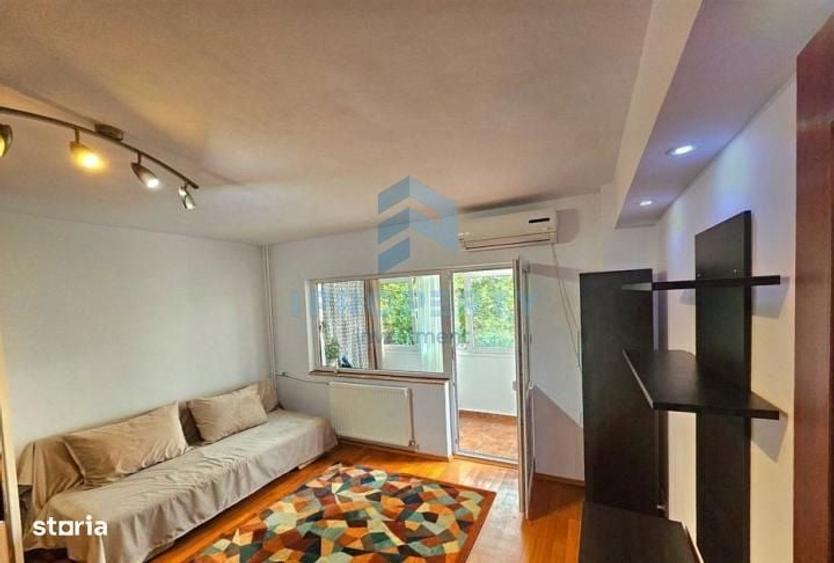 Apartament cu 3 camere decomandat în Lacul Tei