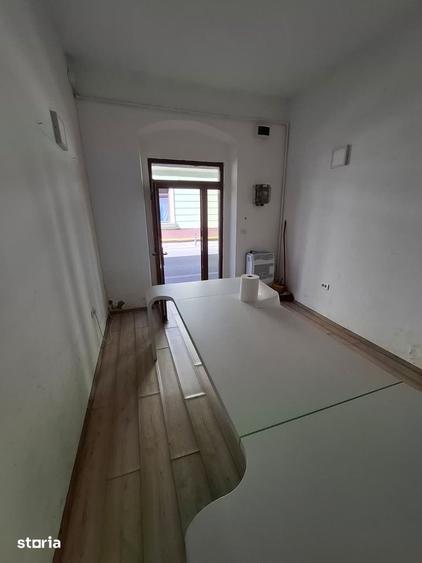 Vand spatiu comercial Piata Avram Iancu ID: 45049 - 2