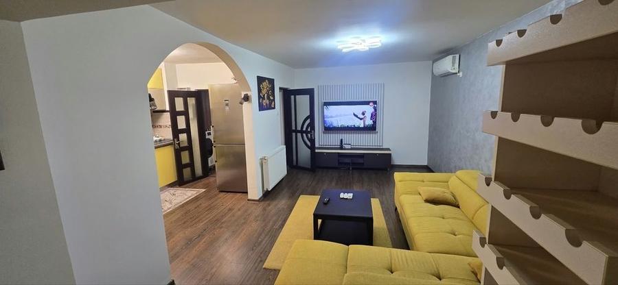 Apartament cu 3 camere, mobilat în Central