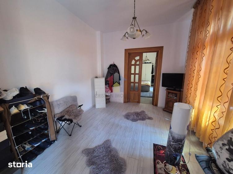 Casă cu 6 camere cu Teren 238 Mp în Central
