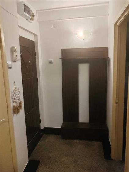 Apartament cu 2 camere semidecomandat, mobilat în Podu Roș