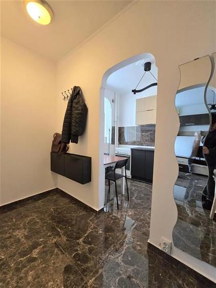 Apartament cu 2 camere semidecomandat în 1 Mai