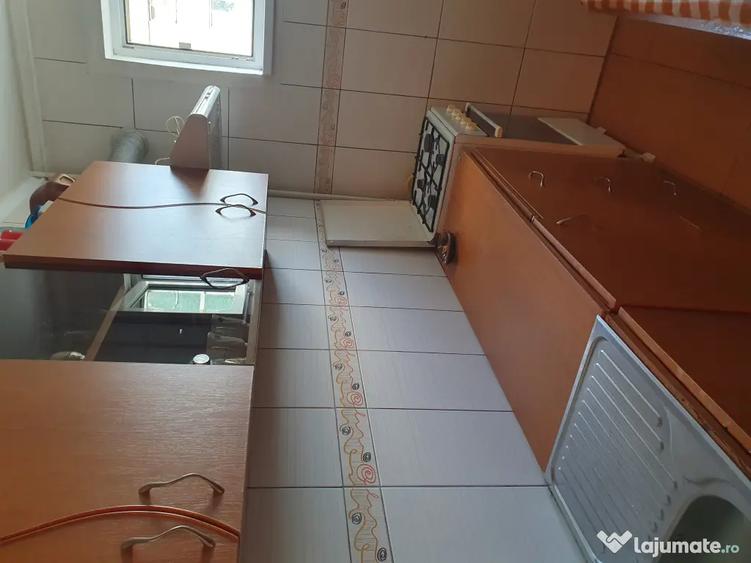 Apartament cu 2 camere decomandat în Crețuleasca