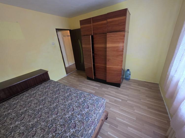 Apartament cu 3 camere decomandat în Rahova