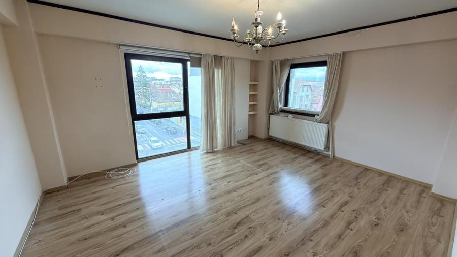 Apartament cu 3 camere în Calea Dumbrăvii