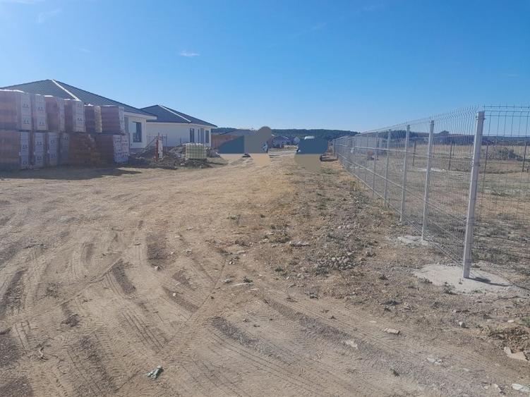 Teren de 821 mp, în Alparea