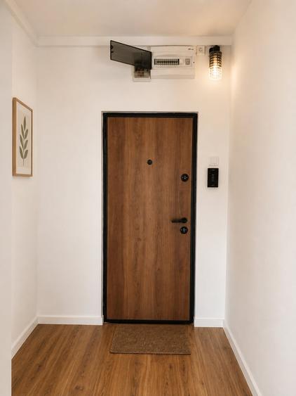 Apartament cu 2 camere semidecomandat în 1 Mai