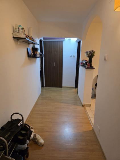 Apartament cu 2 camere decomandat în Berceni