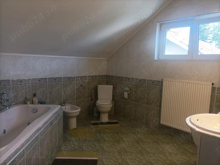 Casă cu 5 camere cu Teren 1500 Mp în Central