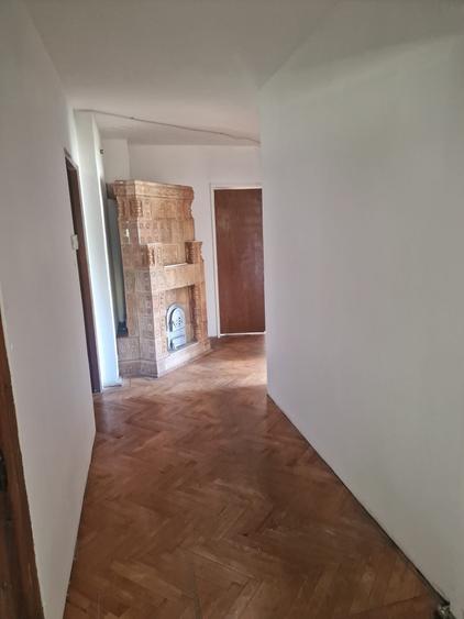 Casă individuală cu 9 camere cu Garaj în Otopeni