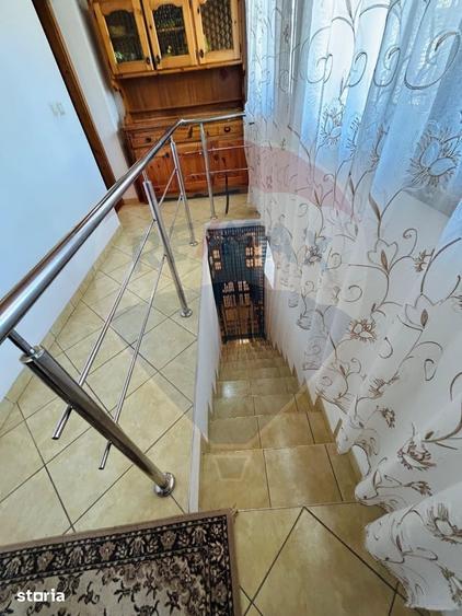 Casă cu 6 camere cu Teren 1624 Mp în Pielești
