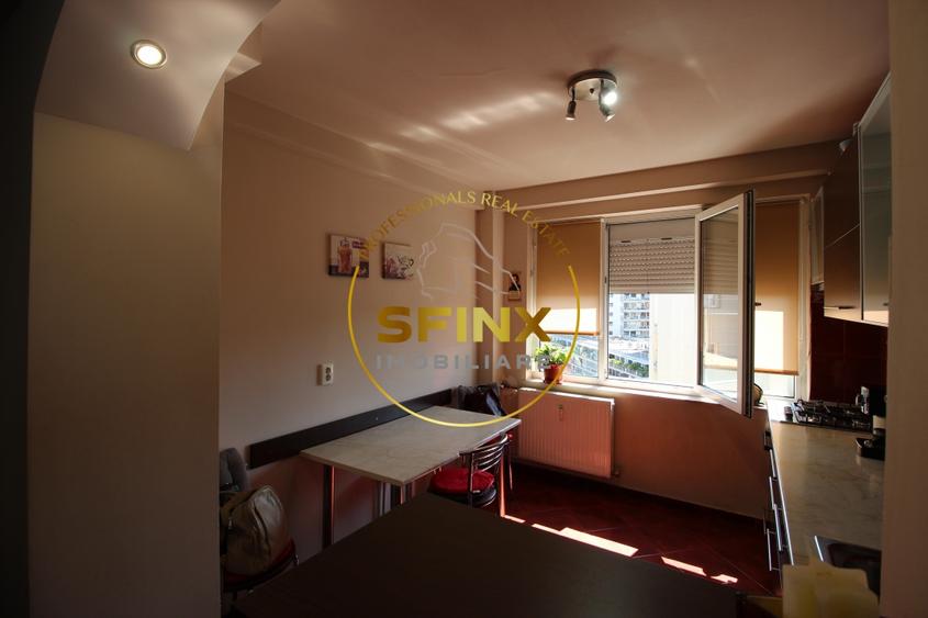 Apartament cu 3 camere semidecomandat, mobilat în Baba Novac
