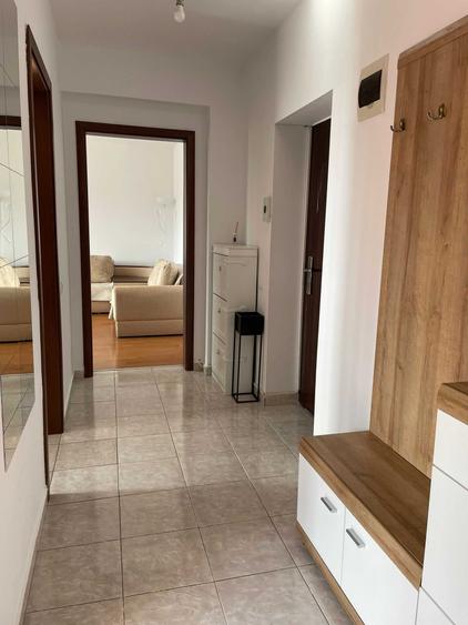 Apartament cu 2 camere decomandat, mobilat în Central