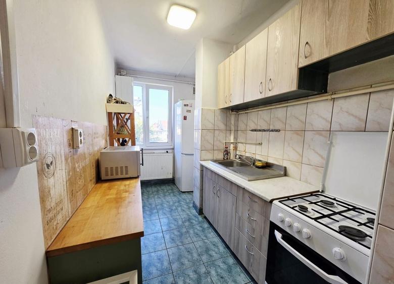 Apartament cu 2 camere semidecomandat, mobilat în Central