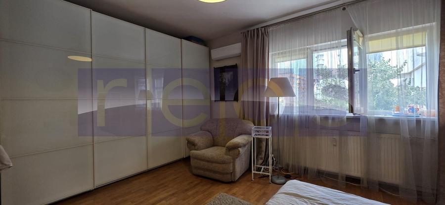 Apartament cu 3 camere decomandat, mobilat în Nerva Traian