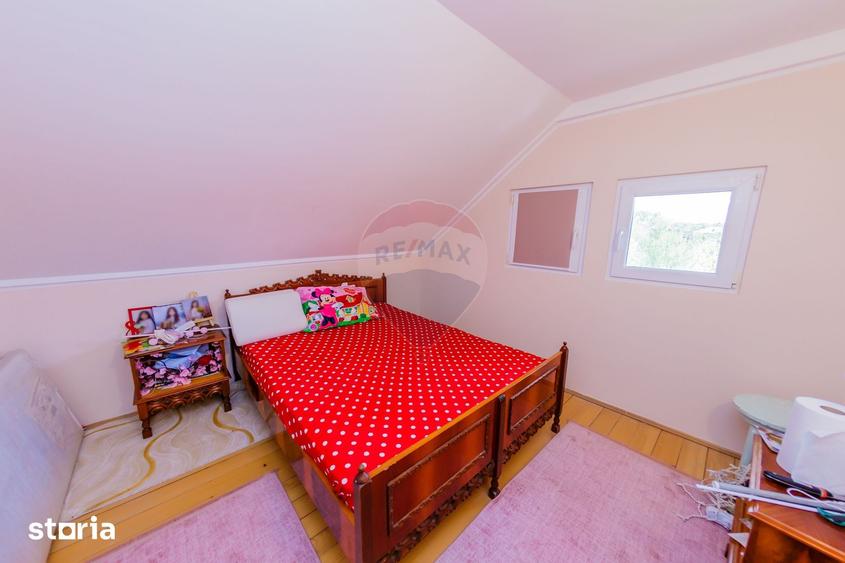 Casă cu 5 camere cu Teren 1133 Mp în Groși