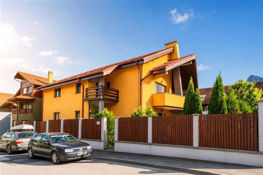Casă cu 8 camere cu Garaj în Valea Alba