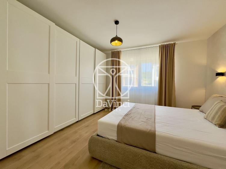 Apartament cu 5 camere semidecomandat în Exterior Vest