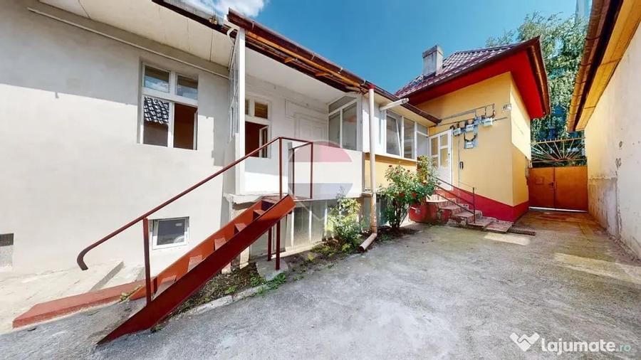 Casă cu 7 camere cu Teren 319 Mp în Centrul Civic