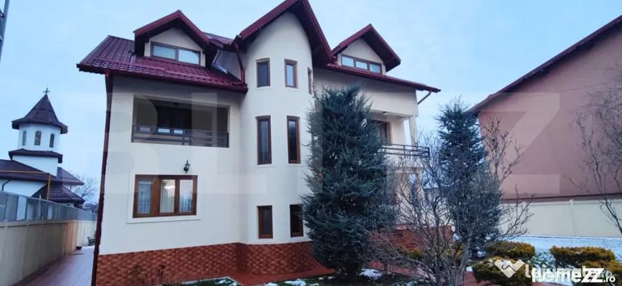 Casă cu 7 camere cu Teren 1178 Mp în Central