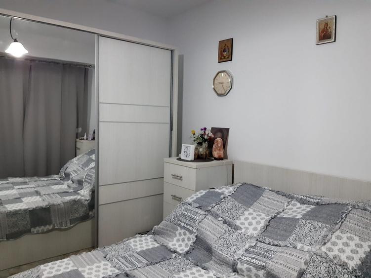 Apartament cu 2 camere semidecomandat, mobilat în Uverturii