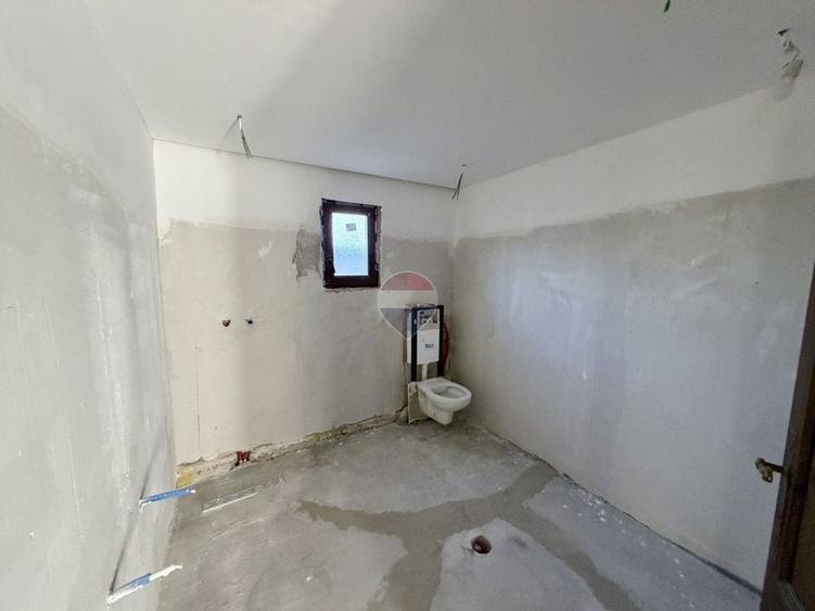 Casă individuală cu 5 camere cu Teren 433 Mp în Golești