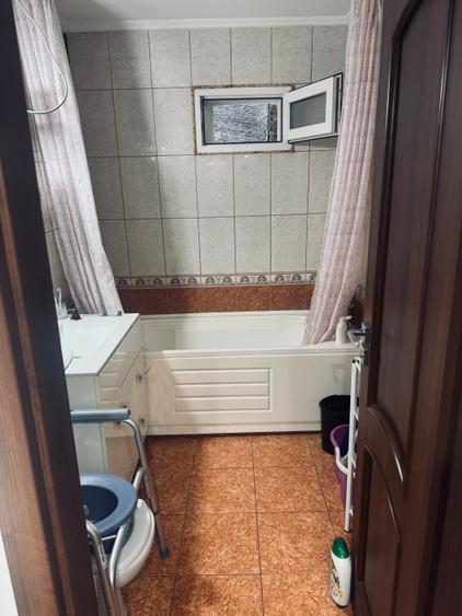 Apartament cu 3 camere decomandat în Steaua