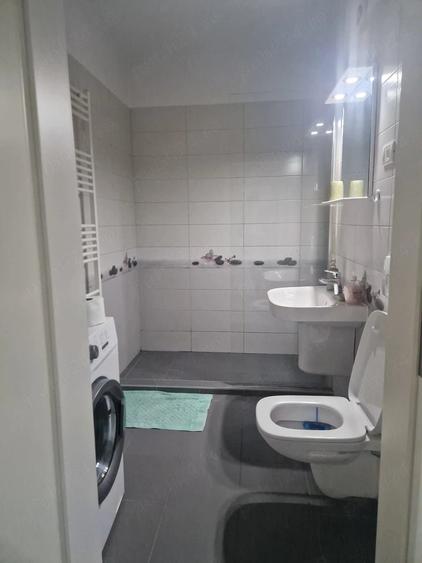 Apartament cu 2 camere decomandat în Tractorul
