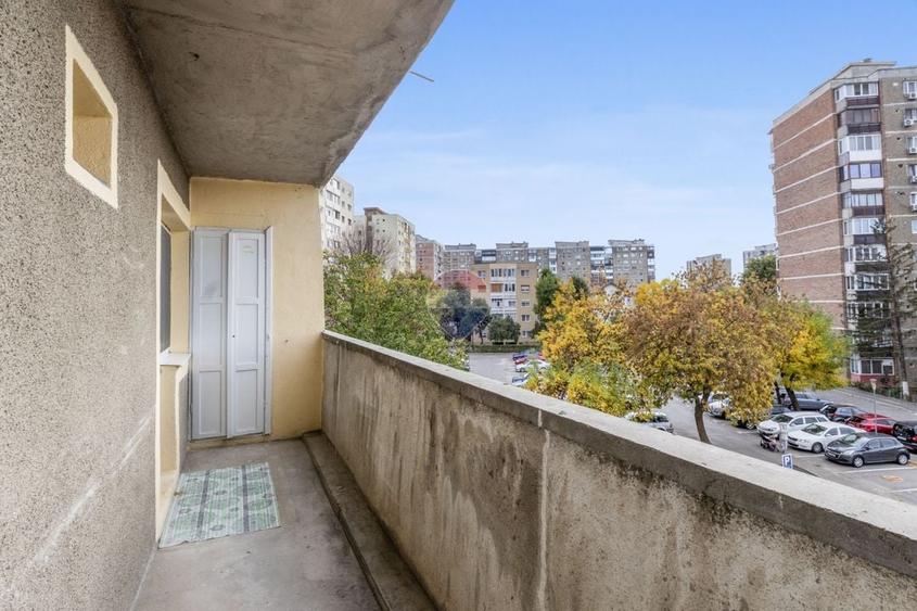Apartament cu 3 camere semidecomandat în Aurel Vlaicu
