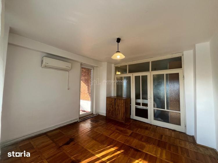 Apartament cu 3 camere semidecomandat în Central