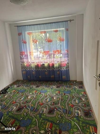 Apartament cu 3 camere decomandat în Astra