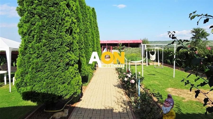 Casă individuală cu 7 camere cu Canalizare în Sântimbru