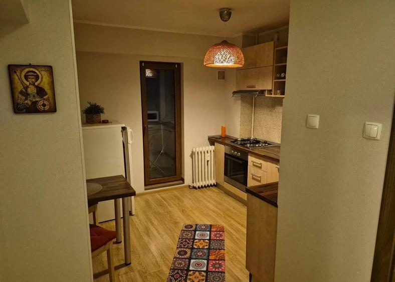 Garsonieră decomandată, mobilată în Central