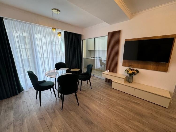 Apartament cu 2 camere semidecomandat, mobilat în Palazu Mare