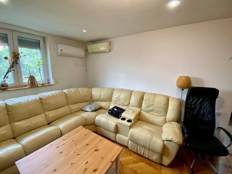 Apartament cu 4 camere semidecomandat, mobilat în Titan — fotografia 1
