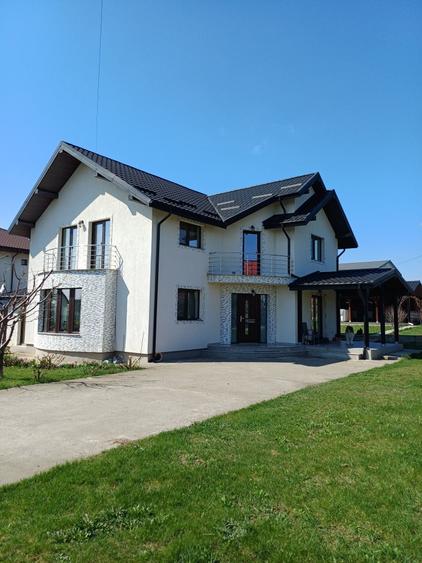 Casă cu 4 camere în Valea Lupului