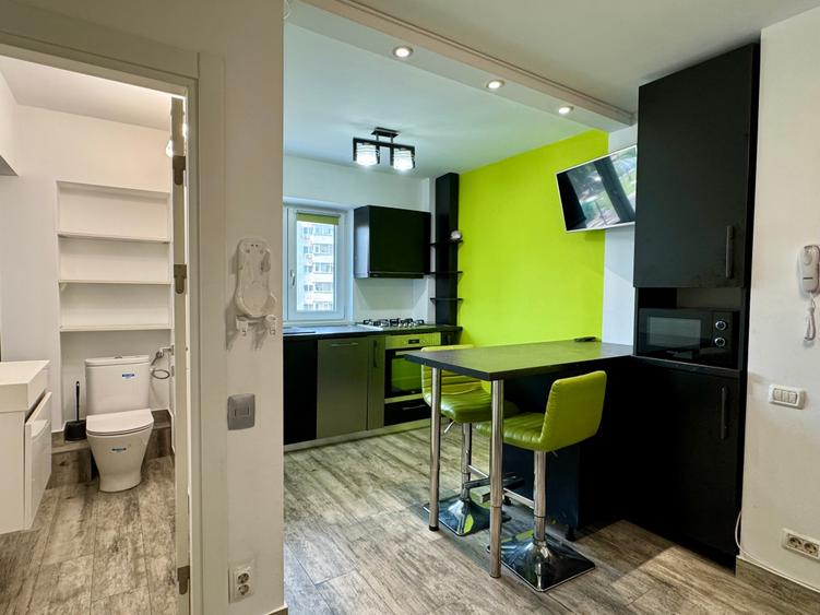 Apartament cu 3 camere semidecomandat în Ștefan cel Mare